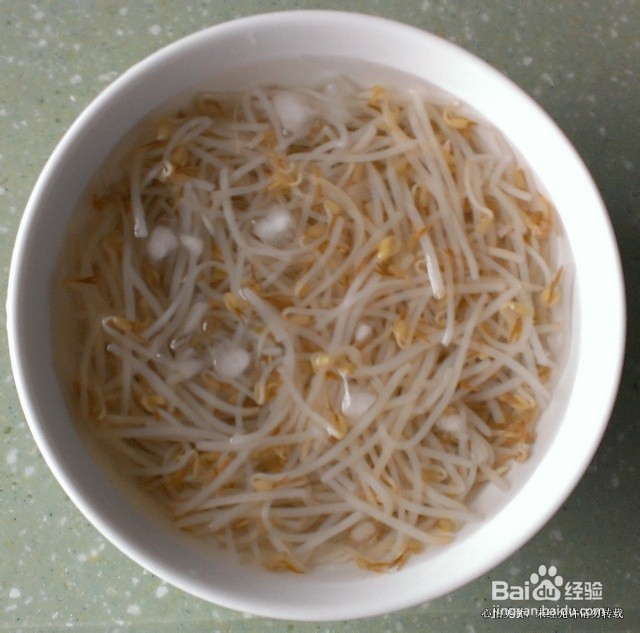 清凉减肥的莴笋拌银芽