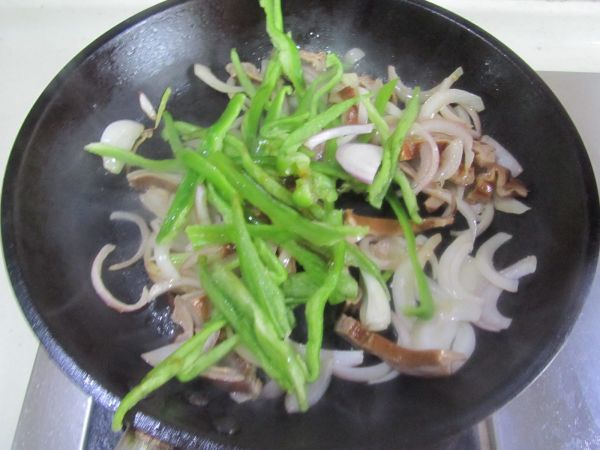 洋葱青椒爆猪肚