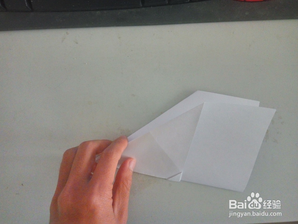 如何制作飞的持久的纸飞机