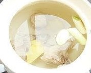 玉米萝卜排骨汤