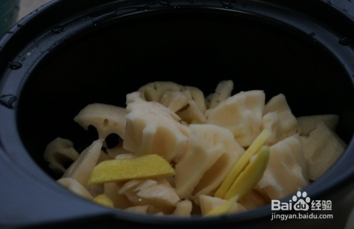 茶油莲藕鸭汤的做法