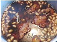 酱色猪蹄炖黄豆