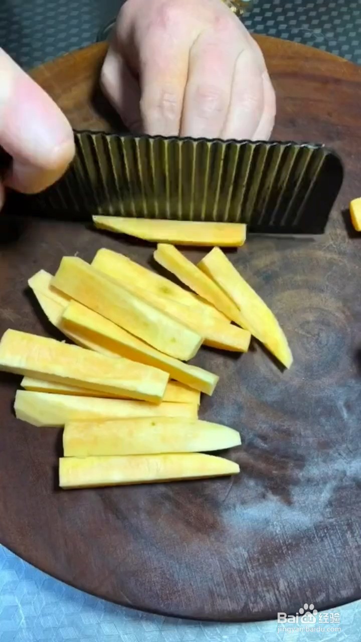 如何制作东北芝麻红薯条?