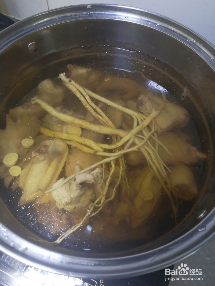 味美鲜香的炖鸡汤党参当归红枣枸杞香菇