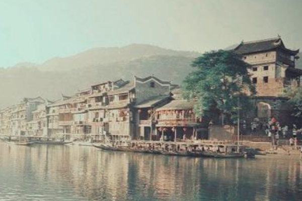 《湘行散记》主要人物及性格特点是什么