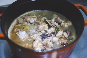 板栗焖鸡的做法