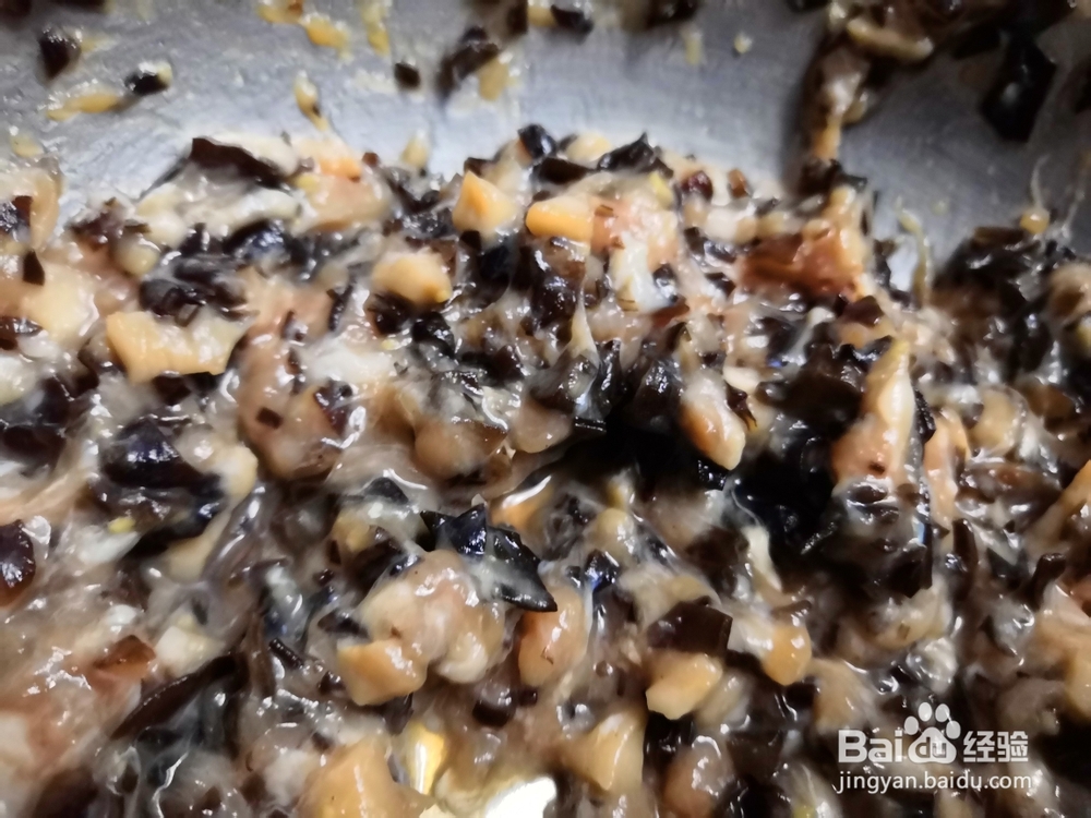 自制的东北猪肉香菇木耳饺子