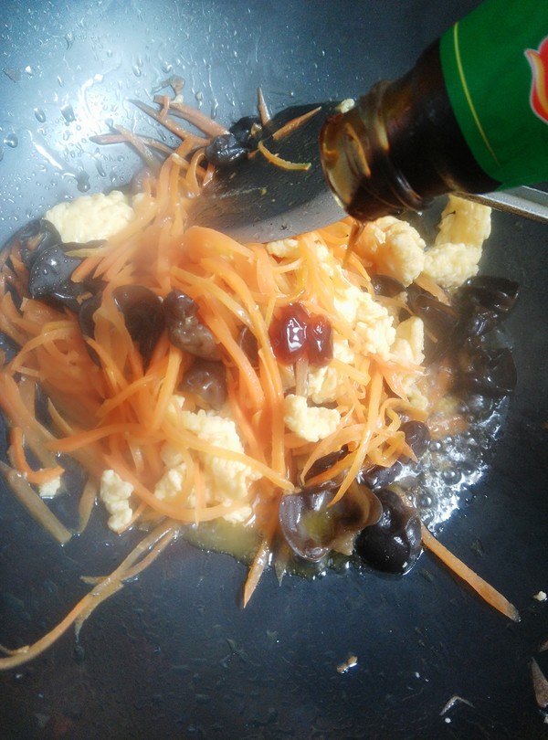 胡萝卜木耳炒蛋