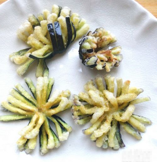 炸好的茄子摆盘