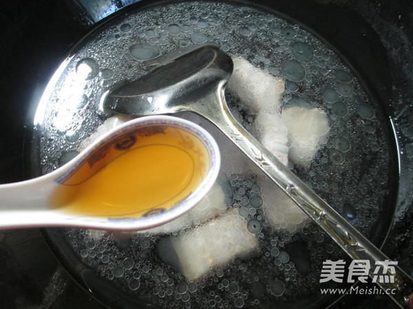 茶树菇茭白烧五花肉