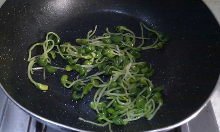 黑豆芽猪肚炒五花肉的做法，不会的快学学