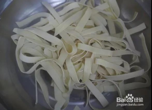凉拌豆腐皮的做法