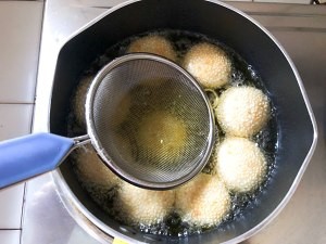 怎么做空心麻球