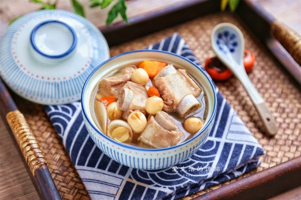 海底椰莲子排骨汤