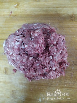 如何制作香辣美味的的驴肉小煎饺 ?