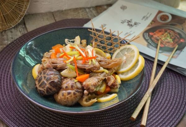 柠檬对味酱鸭#食光社干锅鸭#