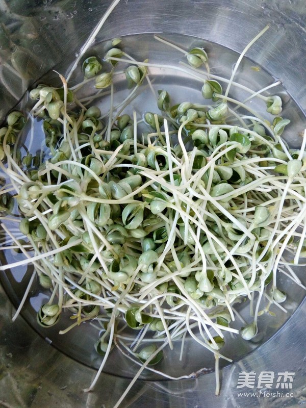 黑豆苗拌双菇