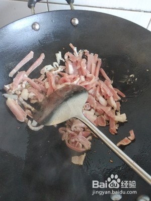 芹菜炒肉的做法