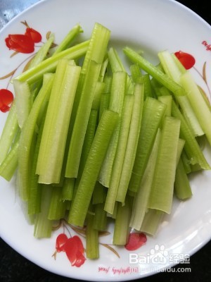 健康养生佳品芹菜炒豆干的做法