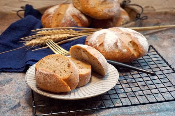 葡萄黑裸麦面包