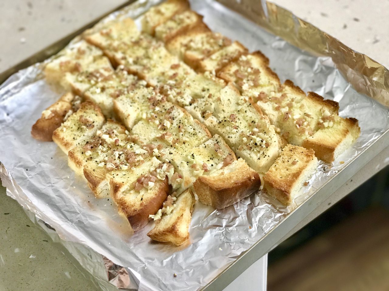 蒜香烤吐司，味道真是棒极了！