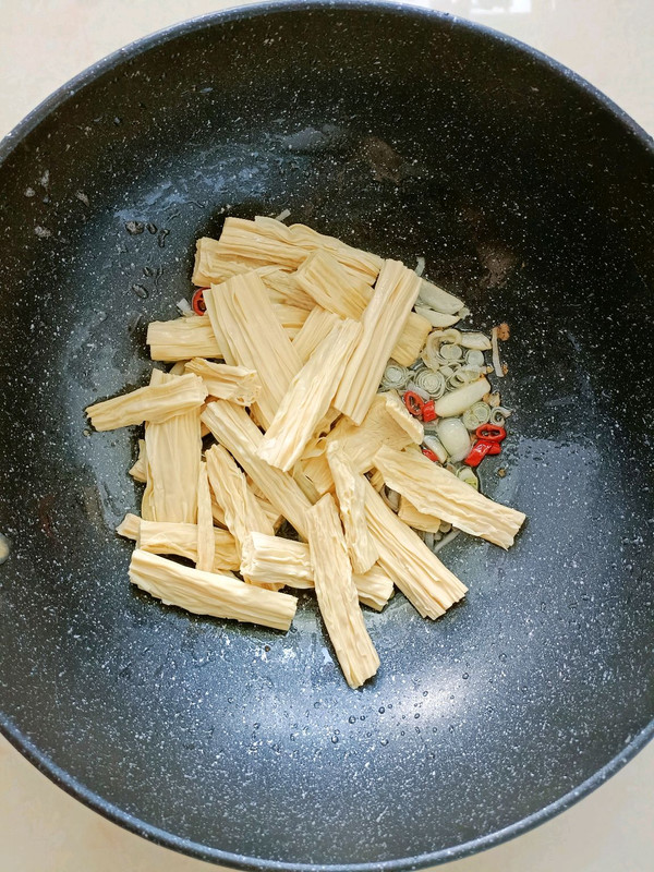 红烧腐竹鹌鹑蛋