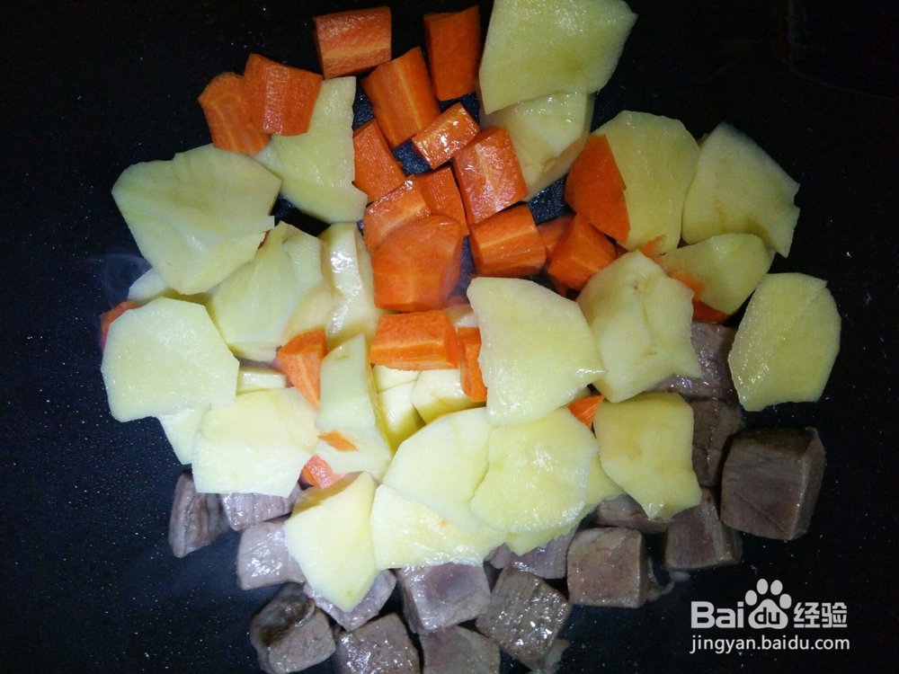 制作美味的咖喱土豆牛肉