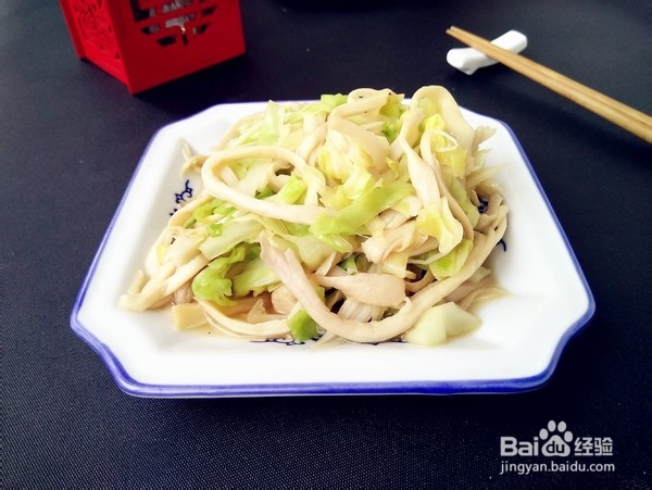 圆白菜炒杏鲍菇的做法
