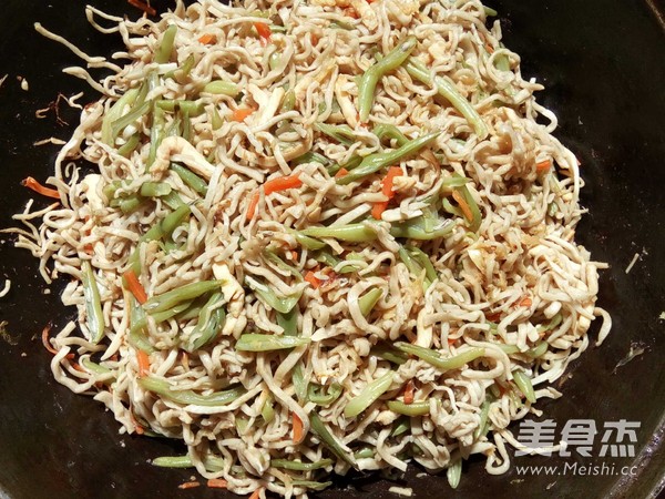 鸡肉豆角杂粮焖面