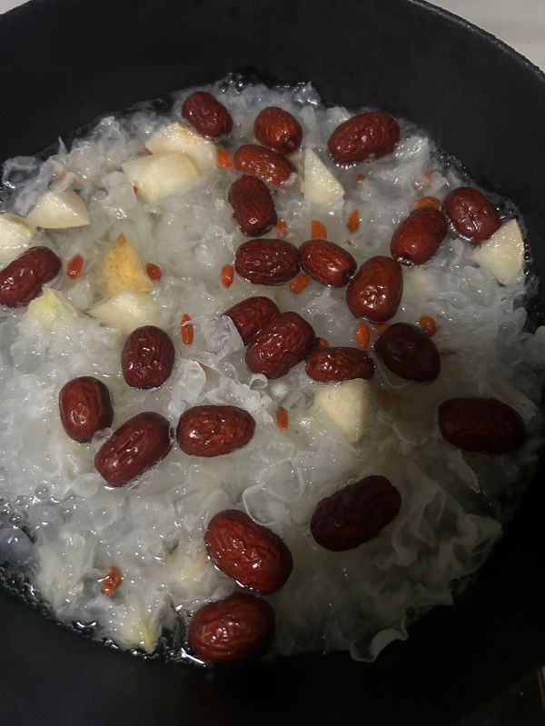 冰糖雪梨银耳羹
