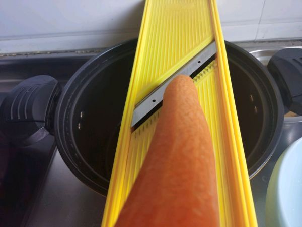 夏日快手清新凉拌胡萝卜