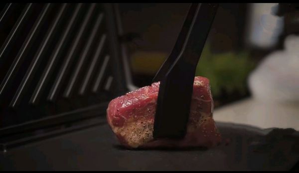 眼肉牛排鲟鱼鱼子酱