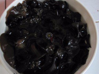 清凉一夏----------------凉拌木耳