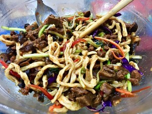 如何做香菇炸酱港式伊面