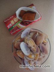 四步让花蛤快速去泥沙的妙招——番茄红烩花蛤