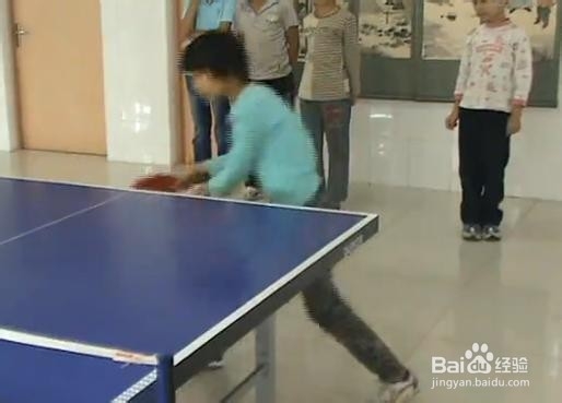 乒乓球正手攻球如何结合步伐