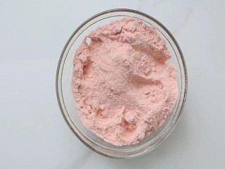 开心果草莓牛轧糖怎么做？