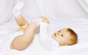 宝宝光脚走路好不好