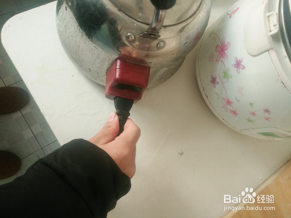 热水壶如何烧开水