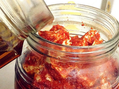 豆腐乳制作时发黄变粘稠正常吗