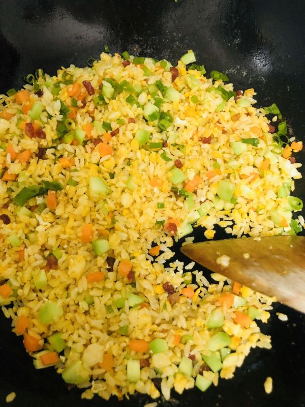 黄金米腊肠蛋炒饭