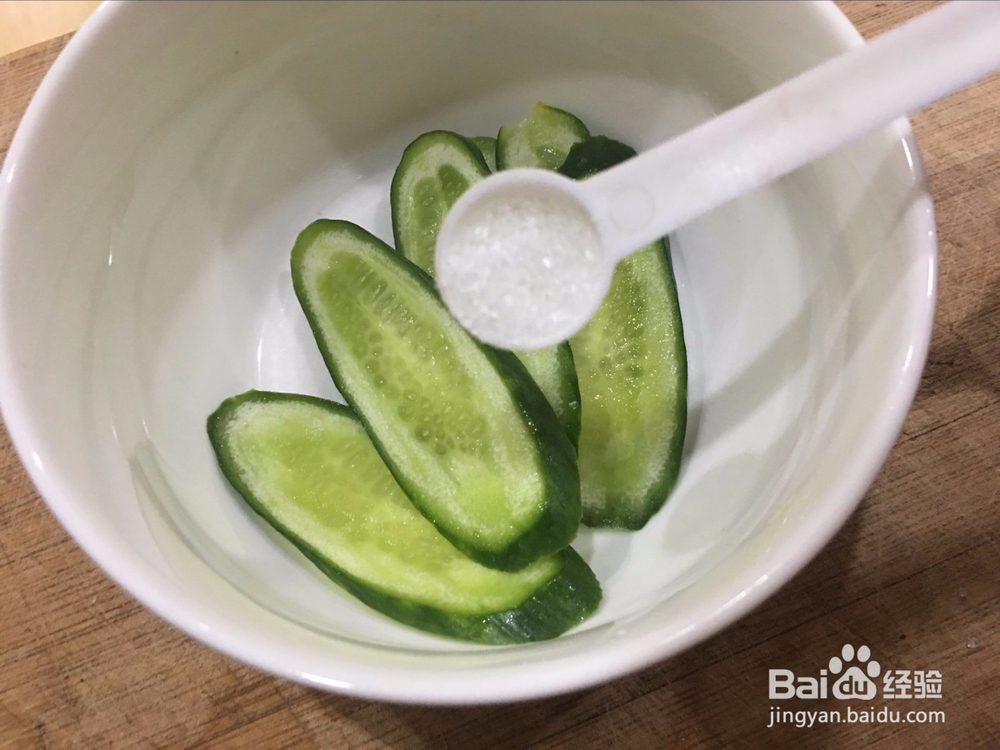 鸡蛋黄瓜三明治的做法