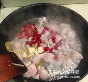蒜苗爆炒牛蛙的做法