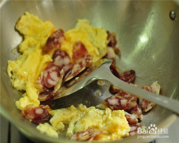 怎么做鸡蛋腊肠炒面