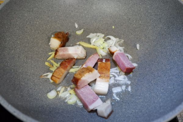 笋干腊肉炖豆腐