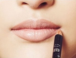 时尚/美容 > 化妆好妆容绝对要看细节,为什么会被称为壁花小姐呢?