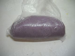 紫薯无花果馅冰皮月饼