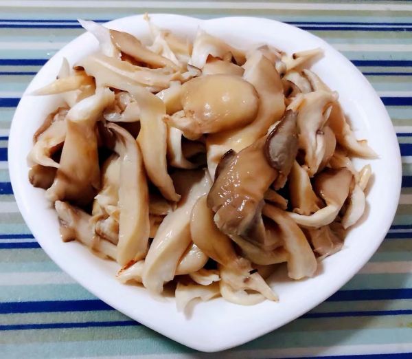 黄瓜胡萝卜炒平菇