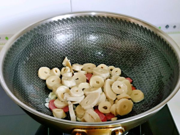 芦笋香肠炒素鸡