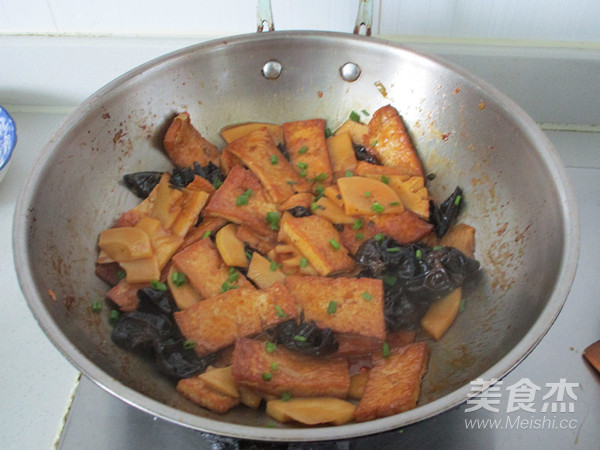 春笋烩豆腐的做法